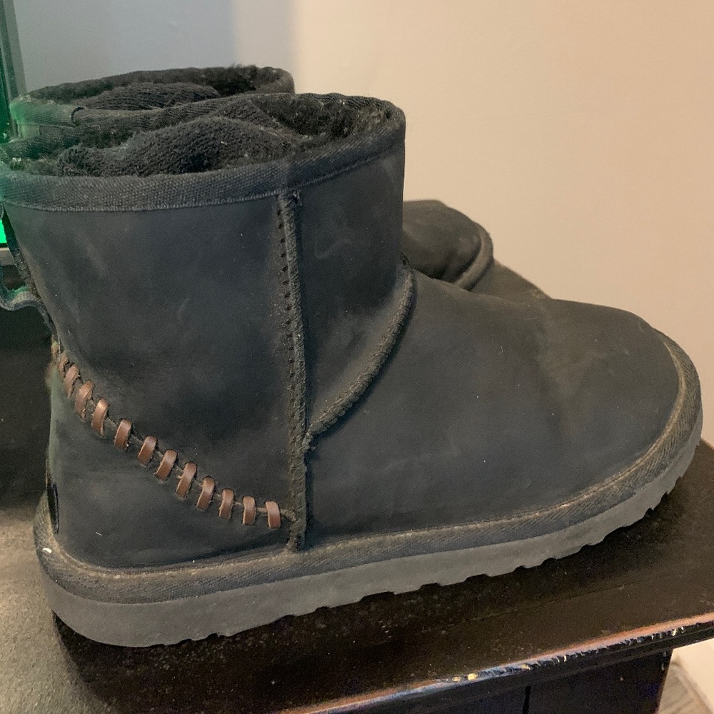 Black UGGs size 7